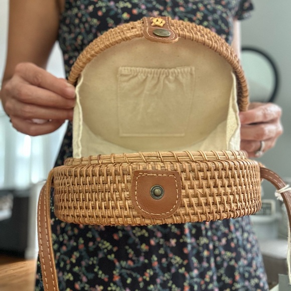 NWT Handwoven artisanal Rattan Round Bag - Picture 5 of 9